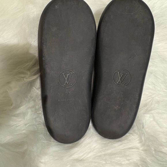 Louis Vuitton Sunbath mule slide. 
Wore a few times only. - Picture 3 of 4